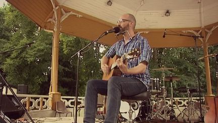 Chanteur Thomas Schoeffler Jr était là le dimanche 16 juillet
 (France 3 / Culturebox / capture d&#039;écran)