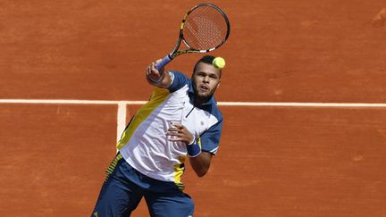 Tsonga au filet (PATRICK KOVARIK / AFP)