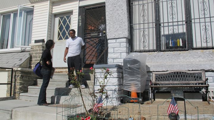 Milly Silva, n&eacute;e dans le Bronx,&nbsp;tente principalement de convaincre les &eacute;lecteurs afro-am&eacute;ricains et latinos,&nbsp;le 20 octobre 2012, &agrave; Philadelphie. (MARION SOLLETTY / FTVI)