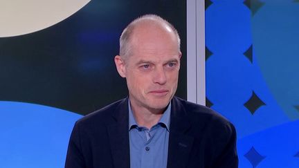 Avec "Le traître et le néant", Fabrice Lhomme et Gérard Davet se penchent sur le quinquennat d’Emmanuel Macron