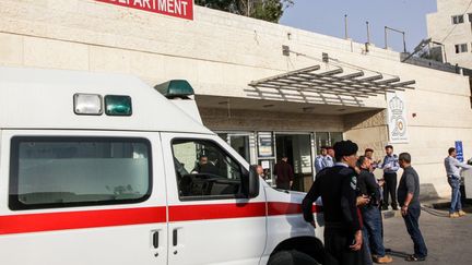 L'hôpital de Jerash, peu après l'attaque au couteau qui a fait 8 blessés mercredi 6 novembre en Jordanie. (AHMAD ABDO / AFP)