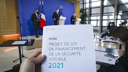 Lors d'une conférence de presse sur le projet de loi de financement de la sécurité sociale 2021, le 29 septembre 2020 à Paris. (GEOFFROY VAN DER HASSELT / AFP)