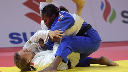 La Française Clarisse Agbegnenou sacrée championne du monde de judo -63kg. (ATTILA KISBENEDEK / AFP)