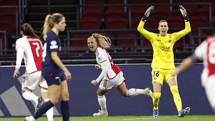 Les joueuses de l'Ajax Amsterdam célèbrent un but inscrit contre le PSG en Ligue des champions, le 15 novembre 2023. (MAXPPP)