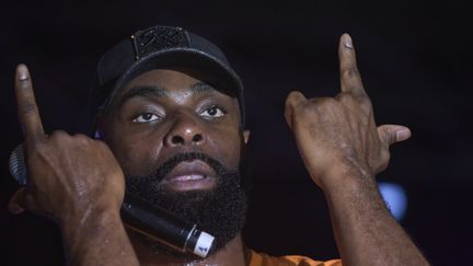 Le rappeur Kaaris, le 28 avril 2019 en concert en Côte d'Ivoire. (SIA KAMBOU / AFP)