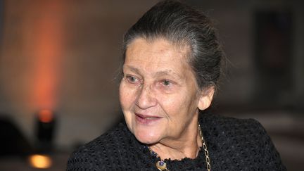 Simone Veil, lors d'une c&eacute;r&eacute;monie &agrave; Paris, le 1er d&eacute;cembre 2010. (ERIC PIERMONT / AFP)