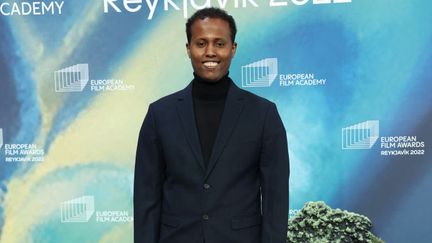 Le cinéaste somalien Mo Harawe aux European film Awards 2022 au Harpa Conference and Concert Hall le 10 décembre 2022 à Reykjavik, en Islande. (VITTORIO ZUNINO CELOTTO / GETTY IMAGES EUROPE)