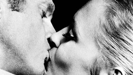 Le baiser d'anthologie entre Steve McQueen et Faye Dunaway dans "L'affaire Thomas Crown", 1968
 (KOBAL / THE PICTURE DESK / AFP)