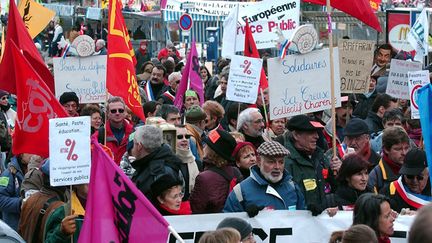  (En 2005, ils étaient 6.000 dans les rues de Guéret pour défendre les services publics © MAXPPP)