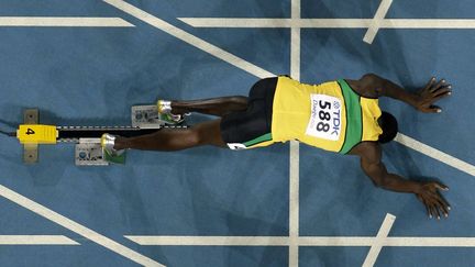 Usain Bolt dans les starting blocks de la finale du 100 m aux Mondiaux de Daegu (Cor&eacute;e du Sud), le 27 ao&ucirc;t 2011. (KEVIN FRAYER / AP / SIPA)