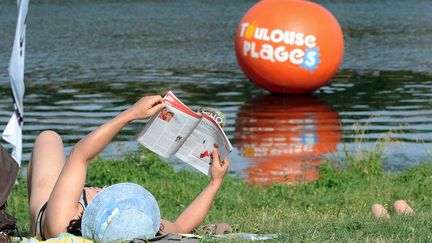 Toulouse Plages, dimanche 22 juillet 2012, au bord de la Garonne. (REMY GABALDA / AFP)