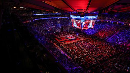 Quelque 20 000 républicains sont réunis à Madison Square Garden, à New York, pour assister à un meeting de Donald Trump, le 27 octobre 2024. (ANNA MONEYMAKER / GETTY IMAGES NORTH AMERICA / AFP)