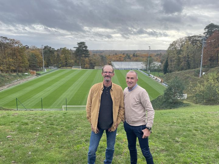 Christian Skubiszewski and Mathieu Zimmermann, two former residents of INF Vichy, on November 14 in Clairefontaine during the day organized by the FFF to celebrate the French training model.  (Denis Ménétrier)