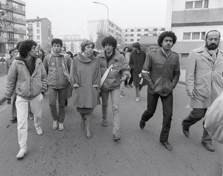 La secrétaire d'Etat à la famille, Georgina Dufoix (3eG) participe à la "marche des beurs" à Strasbourg "pour l'égalité et contre le racisme", le 20 novembre 1983. (3ème G Toumi Djaidja, un des leaders).
 (MARCEL MOCHET / AFP)