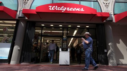 L'entr&eacute;e d'une pharmacie Walgreens, &agrave; San Francisco (Californie, Etats-Unis), le 19 juin 2012. (JUSTIN SULLIVAN / GETTY IMAGES NORTH AMERICA / AFP)