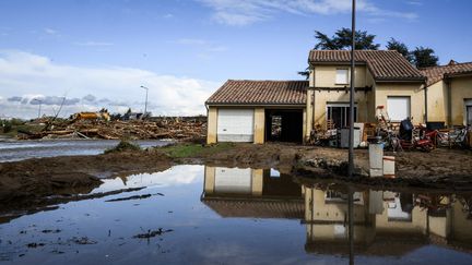 Des dommages dans le village de Limony (Ardèche) après les fortes pluies et inondations dans le département. (JEFF PACHOUD / AFP)