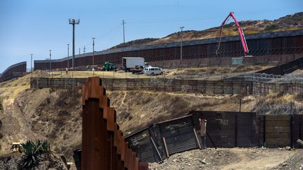 La construction du mur entre le Mexique et les Etats-Unis à Tijuana (Mexique), le 18 juin 2019.&nbsp; (AGUSTIN PAULLIER / AFP)