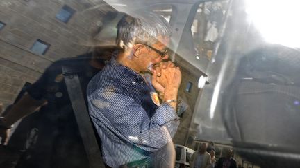 Francisco Jos&eacute; Garzon Amo,&nbsp;le conducteur du train accident&eacute; pr&egrave;s de Saint-Jacques-de-Compostelle (Espagne), quitte le poste de police pour &ecirc;tre entendu au tribunal, le 28 juillet 2013. (RAFA RIVAS / AFP)