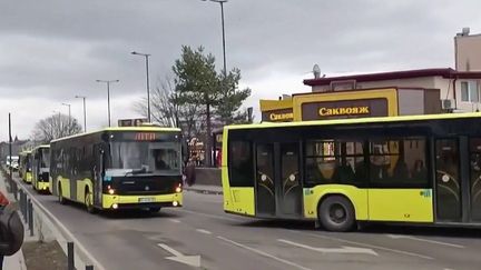 Des couloirs humanitaires vont être mis en place dans certaines villes ukrainiennes pour évacuer des civils. (CAPTURE ECRAN FRANCE 2)