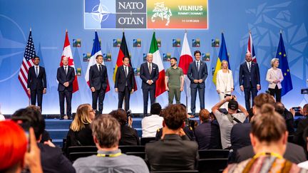 Les dirigeants du G7 et le président ukrainien Volodymyr Zelensky se rencontrent à Vilnius (Lituanie), le 12 juillet 2023. (DOMINIKA ZARZYCKA / NURPHOTO / AFP)