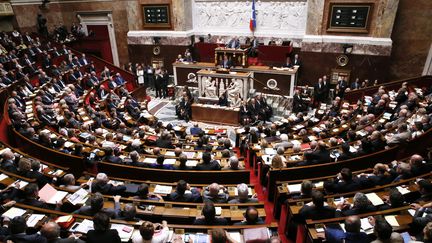 Les d&eacute;put&eacute;s &eacute;coutent le discours de politique g&eacute;n&eacute;rale du Premier ministre, Manuel Valls, mardi 16 septembre 2014.&nbsp; (GONZALO FUENTES / REUTERS)