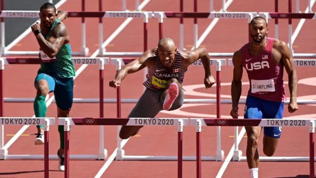 Le Canadien réalise le meilleur temps en battant le record olympique en 13'46'' et compte 440 points d'avance sur Kevin Mayer et 162 sur le second du classement, Ashley Moloney.