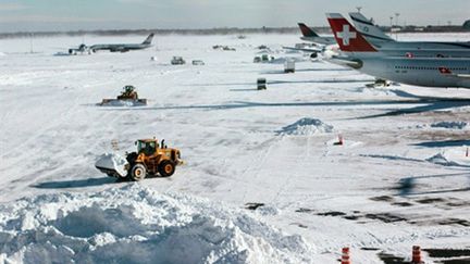 L'aéroport John F.Kennedy de New York reprend doucement son activité (27 décembre 2010) (AFP - CHRIS HONDROS)