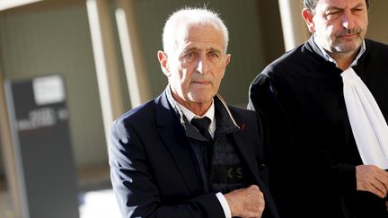 Le maire de Toulon, Hubert Falco, vient assister à son procès, le 14 avril 2023, à Marseille. (FRANK MULLER / MAXPPP)