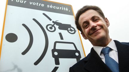 RADAR (2003) Alors ministre de l'Int&eacute;rieur, de la S&eacute;curit&eacute; int&eacute;rieure et des Libert&eacute;s locales, Nicolas Sarkozy s'attaque &agrave; la s&eacute;curit&eacute; routi&egrave;re en multipliant le nombre de radars automatiques sur route. (THOMAS COEX / AFP)