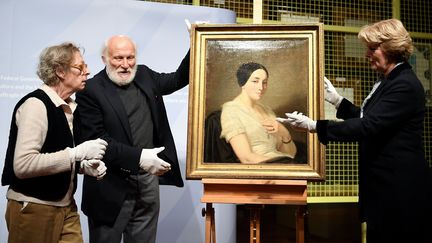 Le "Portrait de la jeune femme assise" restituée par l'Allemagne à la famille de Georges Mandel. (BRITTA PEDERSEN / DPA-ZENTRALBILD / AFP)