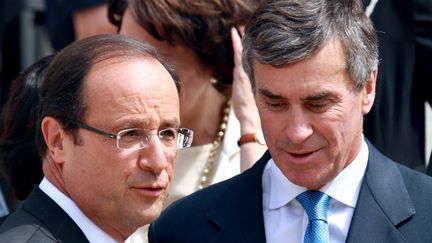 Fran&ccedil;ois Hollande et le ministre du Budget, J&eacute;r&ocirc;me Cahuzac, le 4 juillet 2012 &agrave; l'Elys&eacute;e, &agrave; Paris. (ANA AREVALO / AFP)