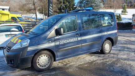 Voiture de la gendarmerie en hiver en Haute-Savoie (photo d'illustration). (MARIE AMELINE / RADIO FRANCE)