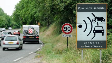 Une route nationale pr&egrave;s de Vienne (Rh&ocirc;ne), le 2 juin 2011. (PHILIPPE MERLE / AFP)