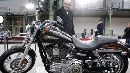 La moto Harley-Davidson offerte au pape François par la marque américaine, exposée sous la nef du Grand Palais, le 5 février 2014. (FRANCOIS GUILLOT / AFP)