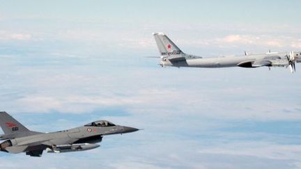 En octobre 2014, un F16 norvégien accompagne un bombardier stratégique russe le long de l'espace aérien de la Norvège.