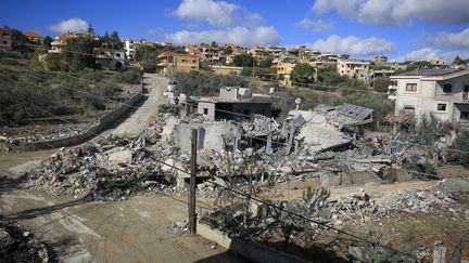 Une maison détruite dans le village de Aïtaroun (Liban) près de la frontière avec Israël, après un bombardement de l'armée israélienne, le 14 décembre 2023. (- / AFP)