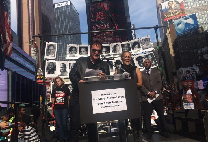 Le réalisateur Quentin Tarantino lors d'une autre manifestation contre violence policière à New York le 22 octobre.
 (CITIZENSIDE/ZACH SIMEONE / citizenside.com)