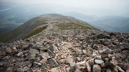 Vue depuis le sommet du munro Schiehallion, à 1 083 mètres, dans la région de Perth and Kinross en Écosse. (STEVEN ROBINSON PICTURES / MOMENT RF / VIA GETTY)