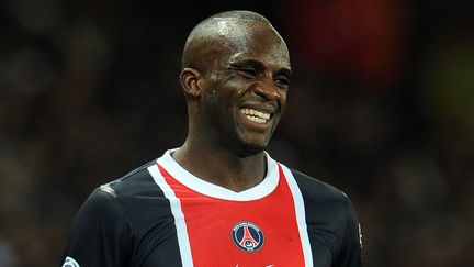 Le milieu de terrain du PSG Mohamed Sissoko&nbsp;lors d'un match contre Lille au Parc des Princes, &agrave; Paris, le 18 d&eacute;cembre 2011. (FRANCK FIFE / AFP)