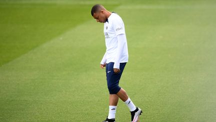 Kylian Mbappé lors d'un entraînement avec le Paris Saint-Germain, le 5 mai 2023. (FRANCK FIFE / AFP)