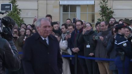 François Bayrou : les représentants du RN et du PS reçus lundi par le nouveau Premier ministre, LFI se rétracte