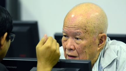 L'ancien chef de l'Etat du "Kampuch&eacute;a d&eacute;mocratique" Khieu Samph&acirc;n au proc&egrave;s des dirigeants khmers rouges &agrave; Phnom Penh (Cambodge), le 30 juillet 2014. (NHET SOK HENG / ECCC / AFP)