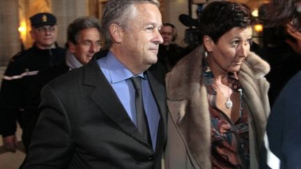 Jean-Marie Messier (avec sa compagne Christel Delaval) au Palais de justice de Paris le 21 janvier 2010 (AFP - JACQUES DEMARTHON)