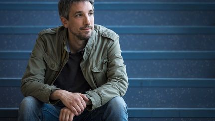 Guillaume Meurice à Paris, le 5 avril 2017. (LIONEL BONAVENTURE / AFP)