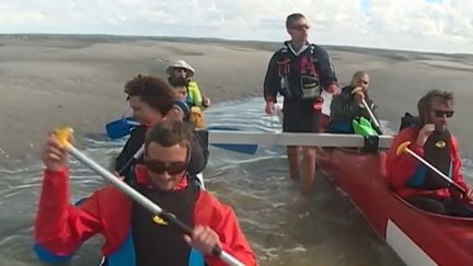 Une équipe de France 3 est partie à la découverte de la baie de Somme. Elle a suivi un petit groupe de touristes, venus découvrir la région en pirogue. (FRANCE 3)