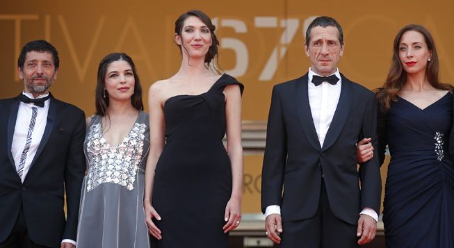 &nbsp; (Kamel Abdelli, Heloise Godet, Zoe Bruneau, Richard Chevallier et Jessica Erickson © Benoit Tessier REUTERS)