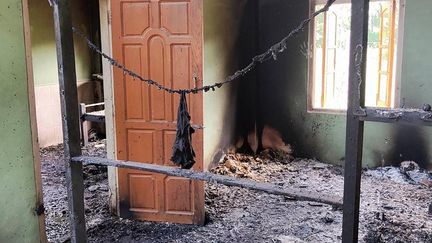 Les dégâts au lendemain d'une frappe aérienne dans une école à Depeyin, en Birmanie, le 17 septembre 2022. (AFP)