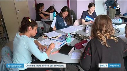 Le bac révisé en groupe à Romilly-sur-Seine (Aube) (France 3)