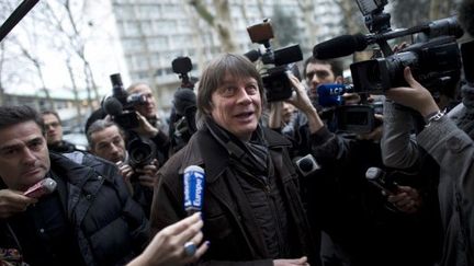 Bernard Thibault, devant le QG de campagne du Parti socialiste, à Paris, le 12 janvier 2012. (AFP - Fred Dufour)