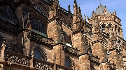 La cathédrale de Strasbourg au soleil levant
 (France 2 )